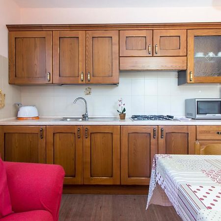 Appartamenti In Villa Con Ampio Giardino Esterno Позада Екстериор снимка