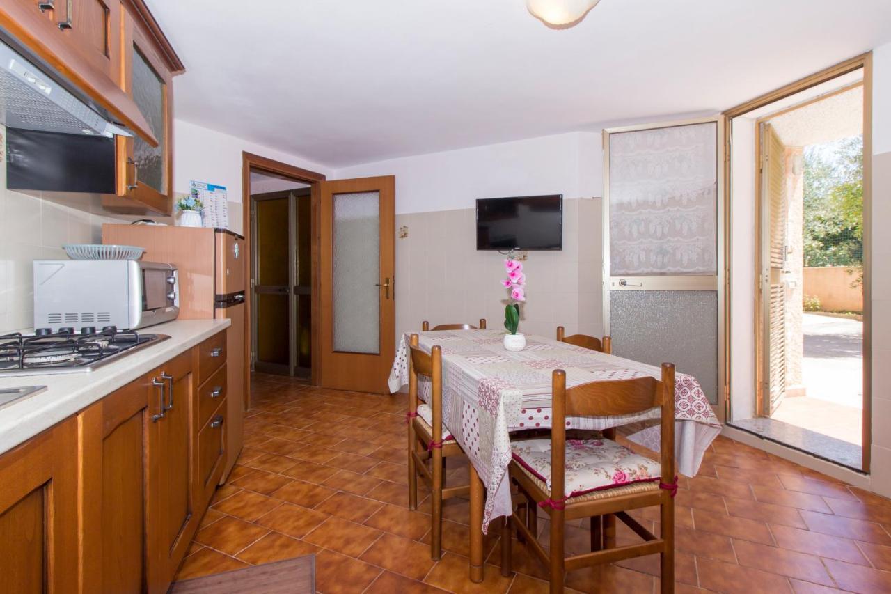 Appartamenti In Villa Con Ampio Giardino Esterno Позада Екстериор снимка