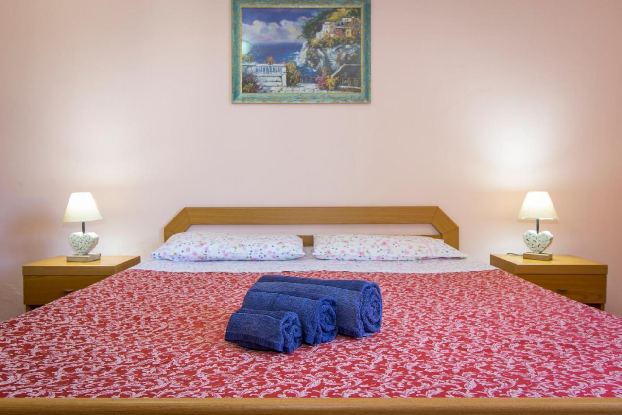 Appartamenti In Villa Con Ampio Giardino Esterno Позада Екстериор снимка