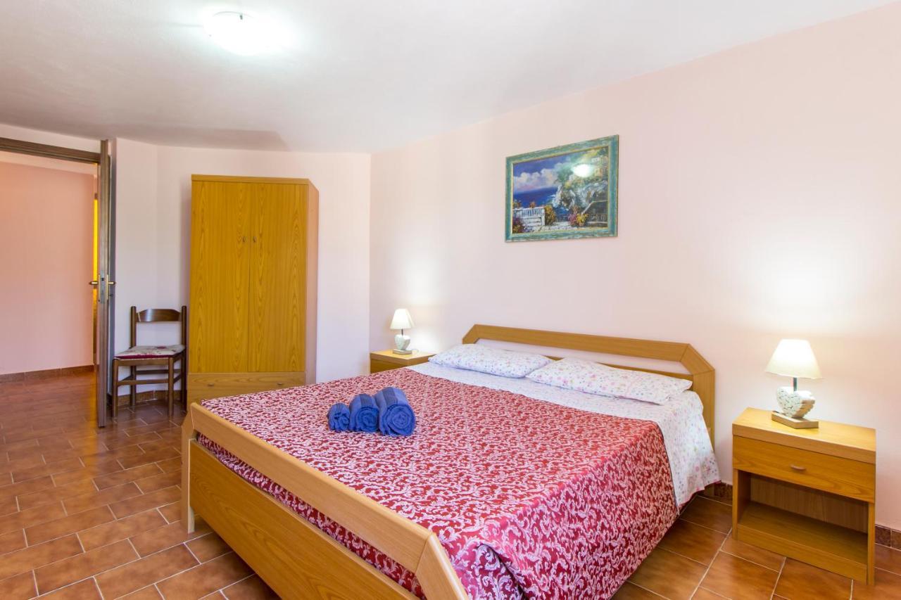 Appartamenti In Villa Con Ampio Giardino Esterno Позада Екстериор снимка