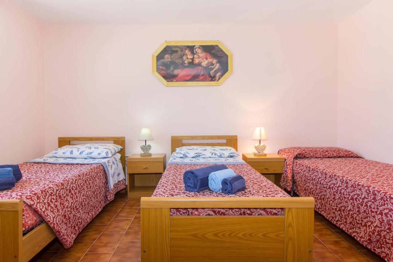 Appartamenti In Villa Con Ampio Giardino Esterno Позада Екстериор снимка