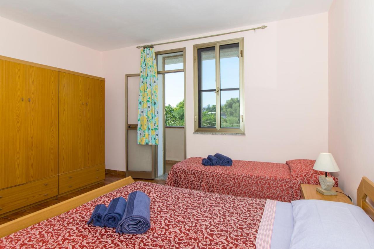 Appartamenti In Villa Con Ampio Giardino Esterno Позада Екстериор снимка
