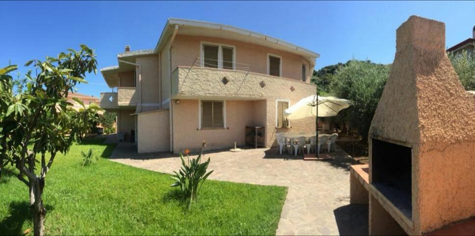 Appartamenti In Villa Con Ampio Giardino Esterno Позада Екстериор снимка