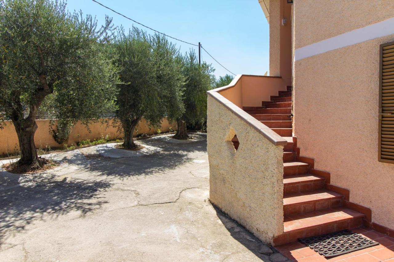 Appartamenti In Villa Con Ampio Giardino Esterno Позада Екстериор снимка